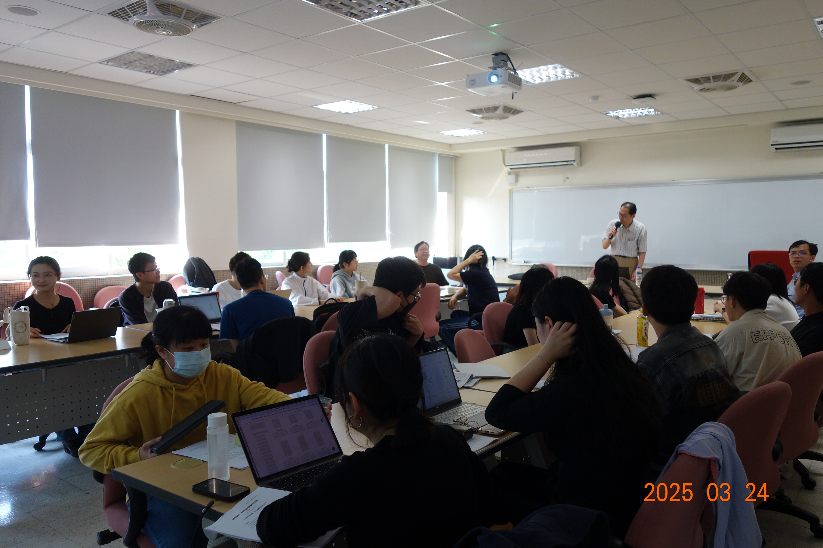 113-2出土簡牘與秦漢社會生活