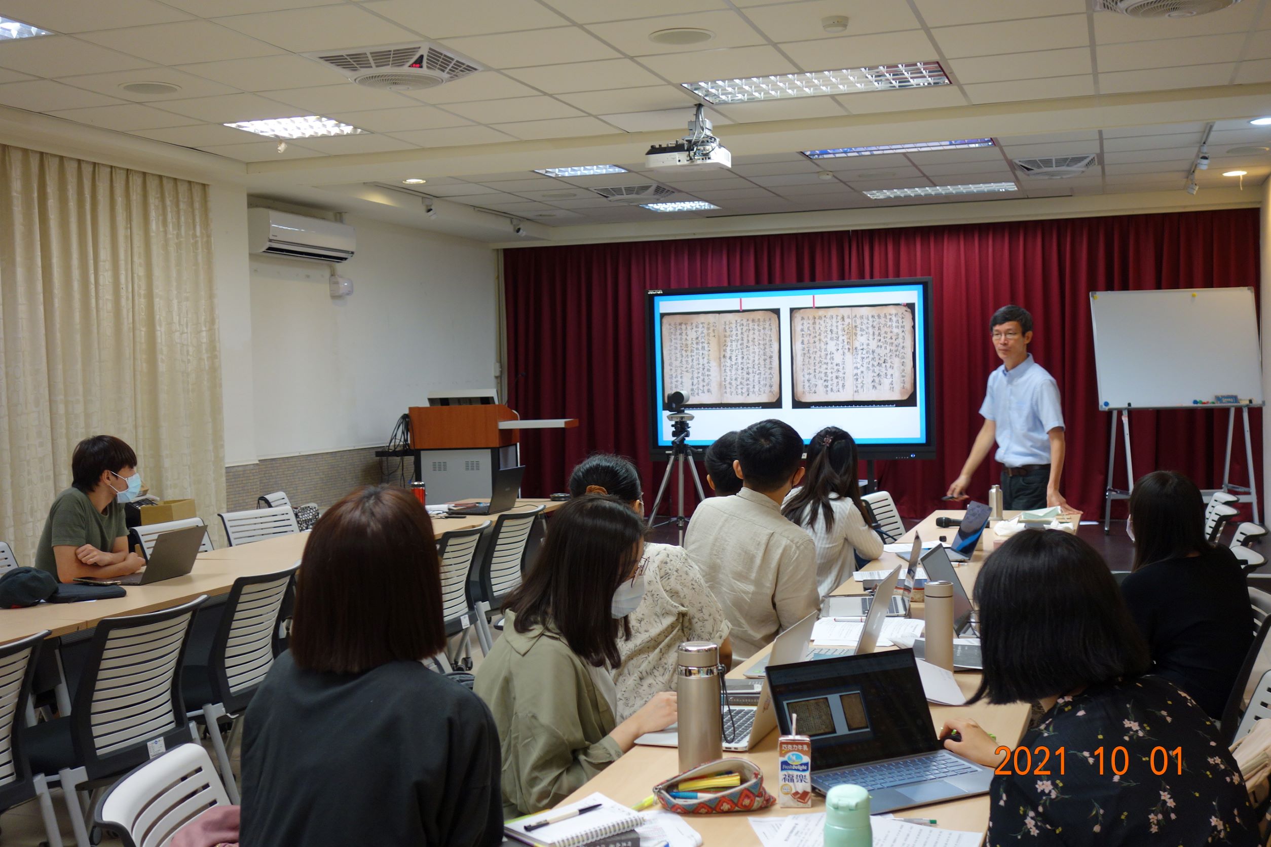 本課程的第一堂課由開課的楊明彰老師主講，講題為「歷史人物傳說與古代中、日民信仰」。